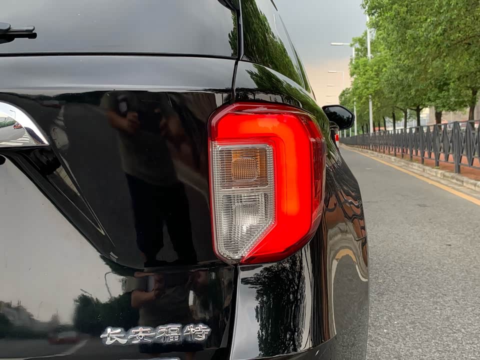 Ford Explorer Ford Explorer