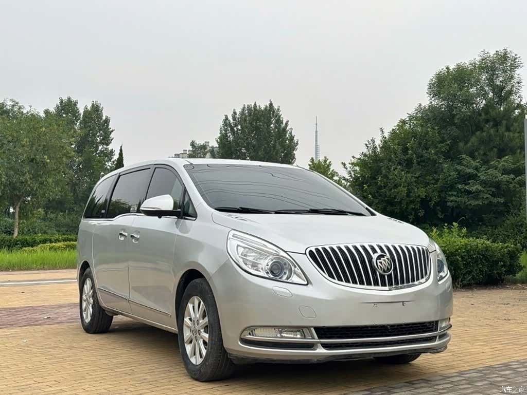 Buick GL8, 2012 3