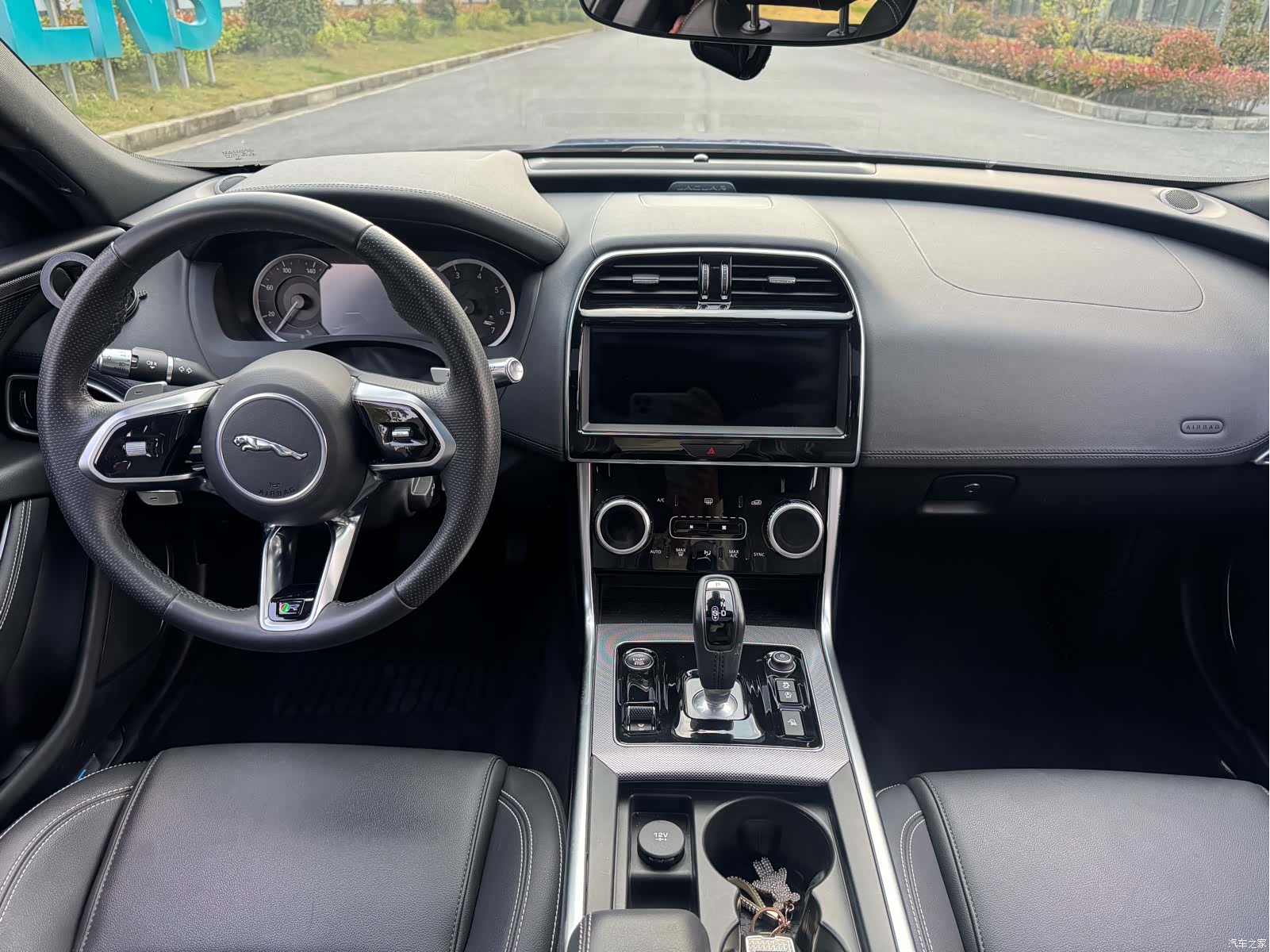 Land Rover XEL, 2021 11