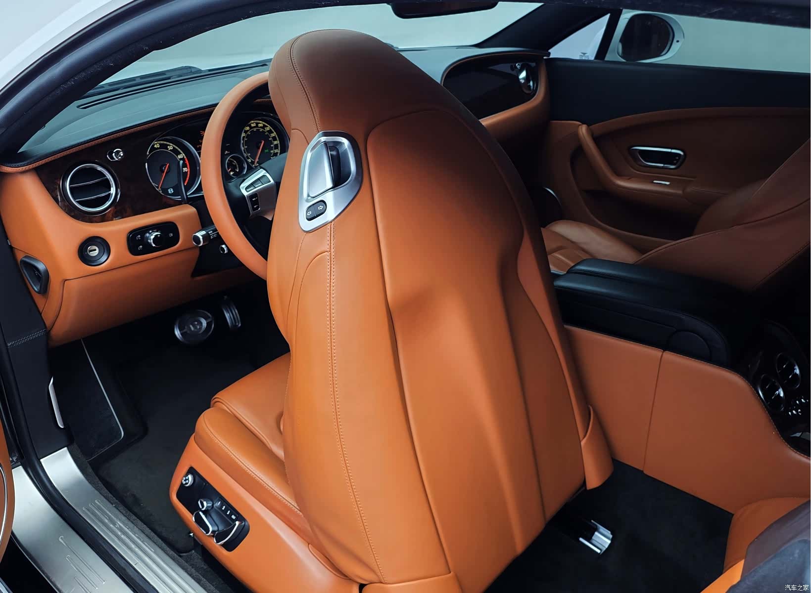 Bentley Continental GT, 2012 10