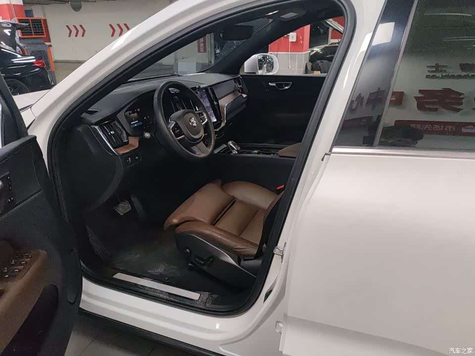 Volvo XC60, 2021 3