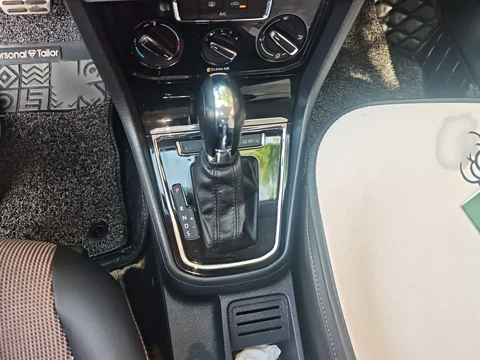 Volkswagen C-TREK Wei Collar