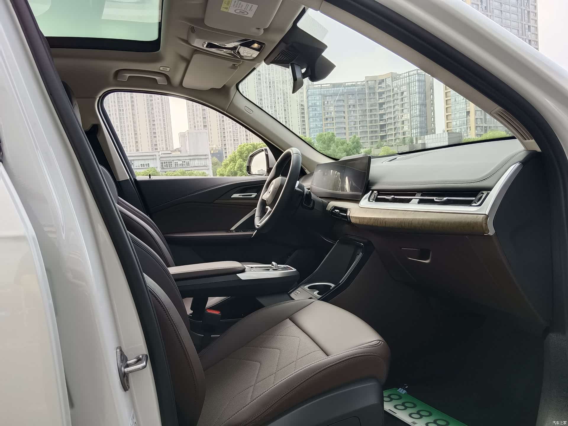 BMW iX1, 2023 12