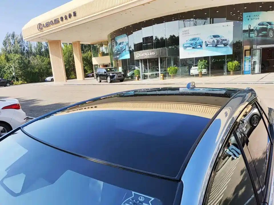 Lexus RZ