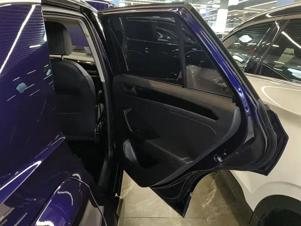 Volkswagen T-ROC exploring Songs