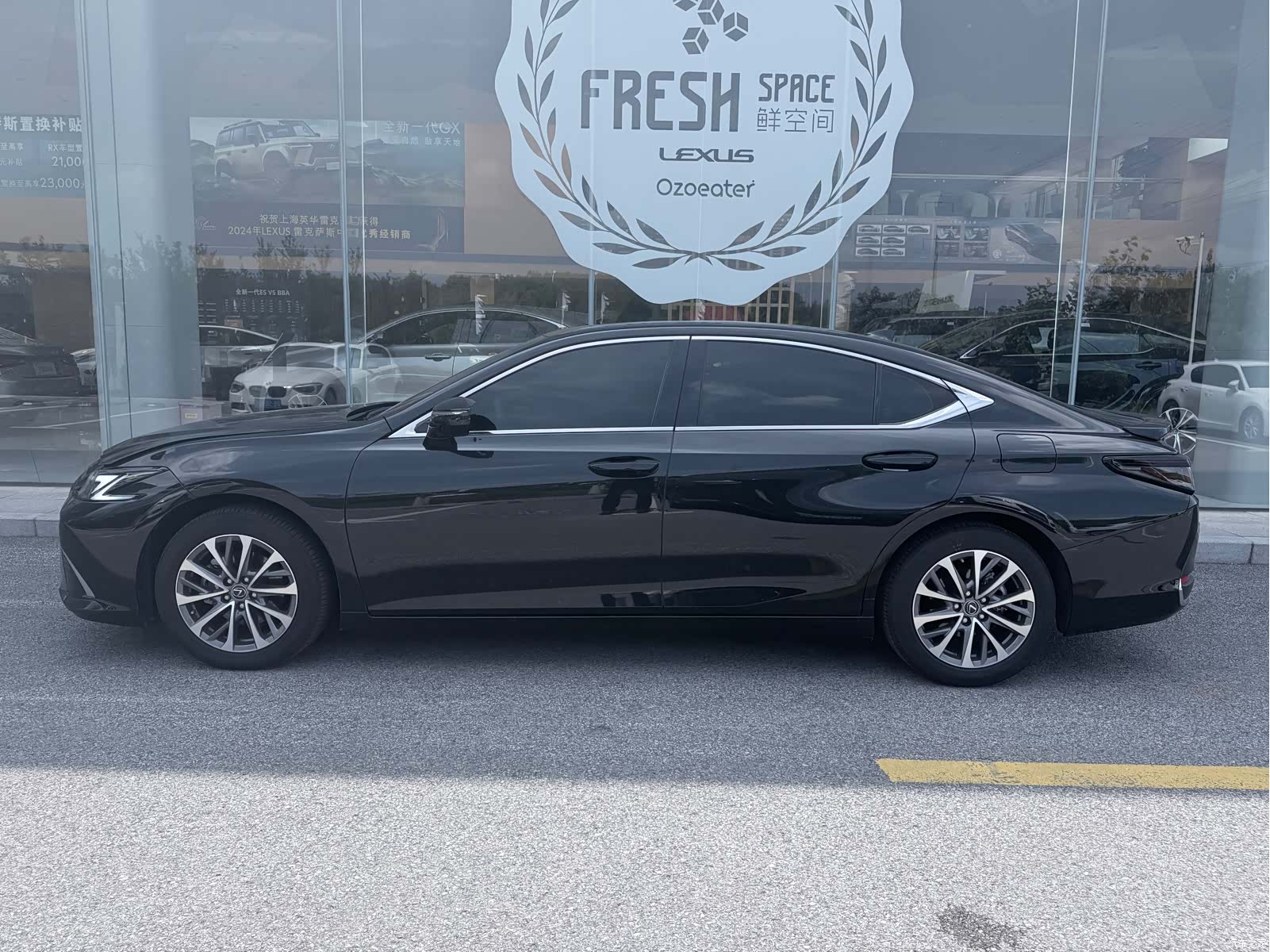 Lexus ES, 2025 3