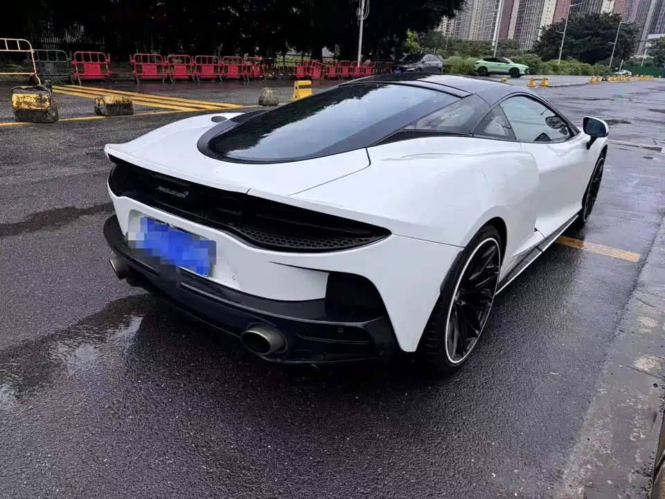 McLaren GT