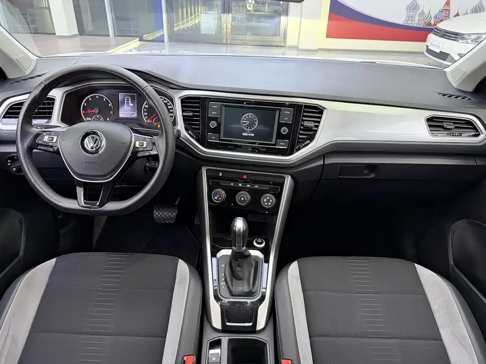 Volkswagen T-ROC exploring Songs