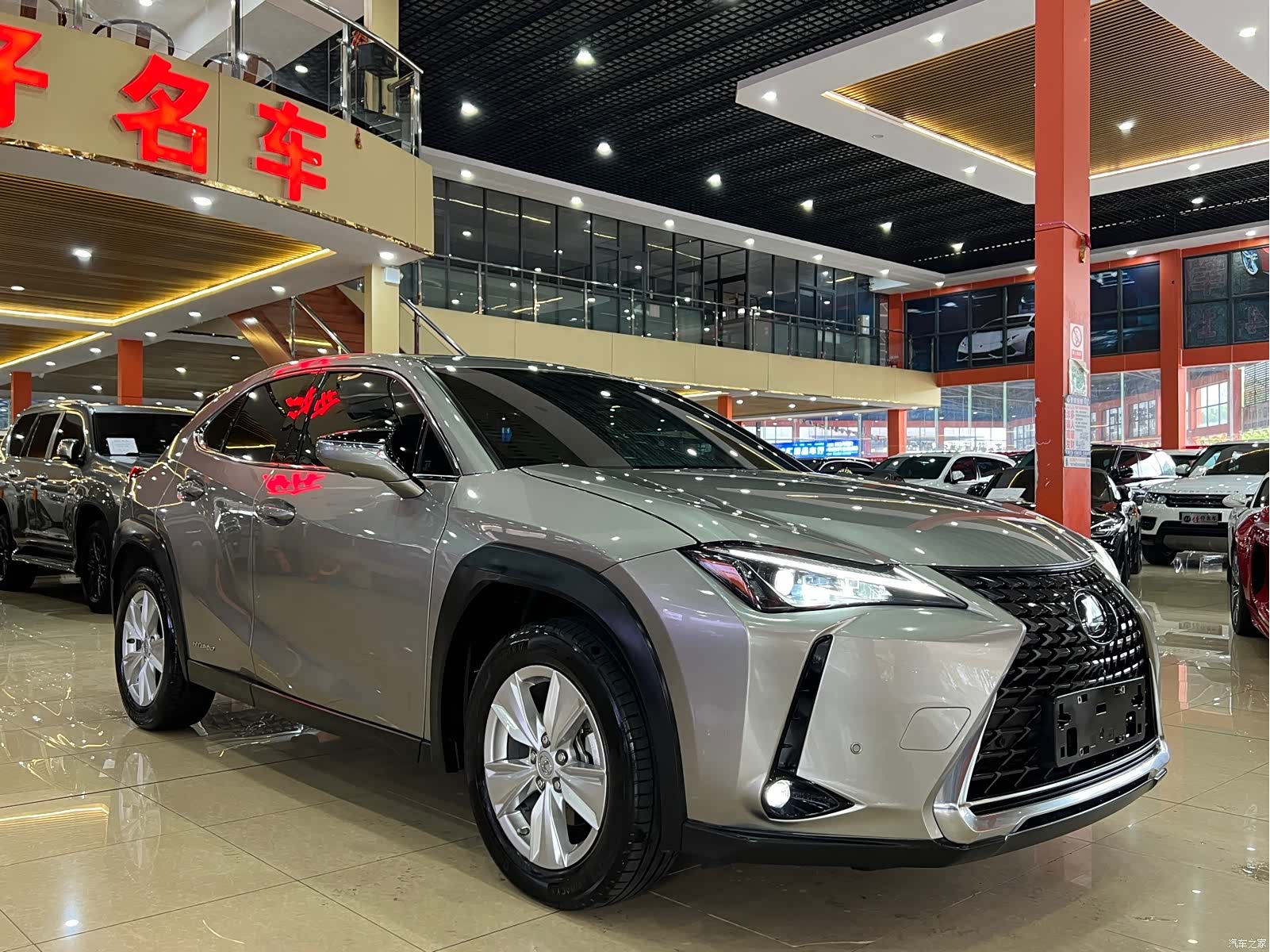 Lexus UX, 2021 3