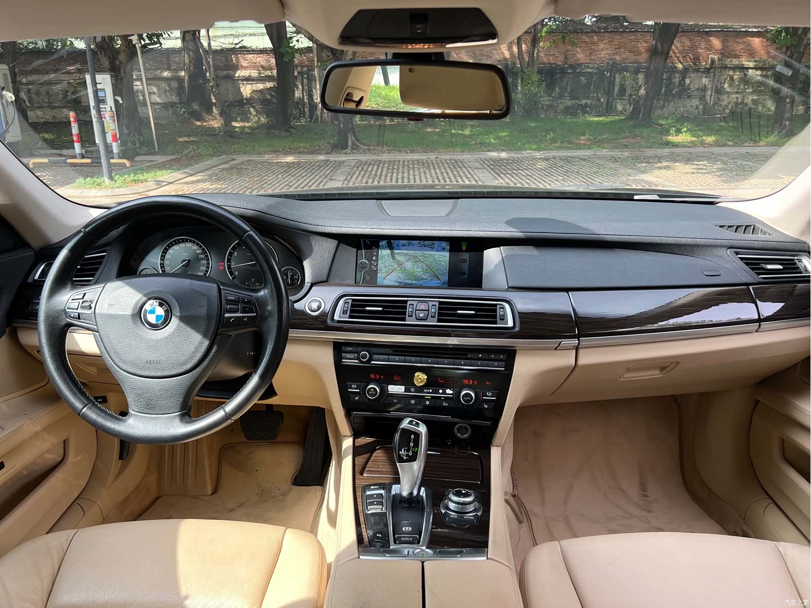 BMW 7 Series, 2010 8