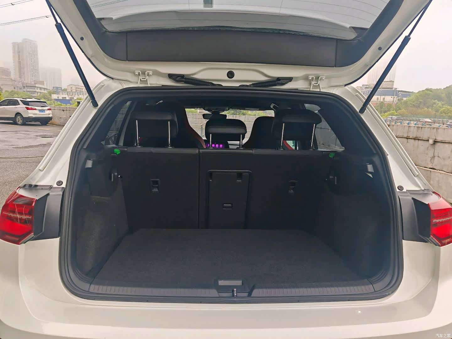 Volkswagen Golf, 2023 13