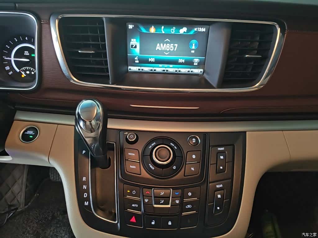 Buick GL8, 2019 13