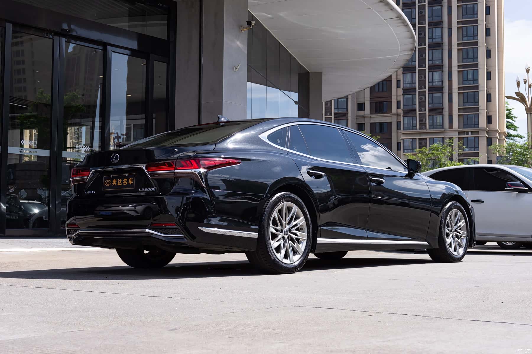 Lexus LS, 2019 3