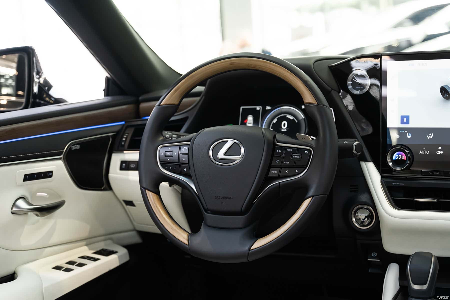 Lexus ES, 2025 14