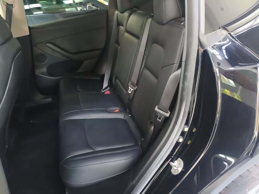 Tesla Model Y, 2022 13