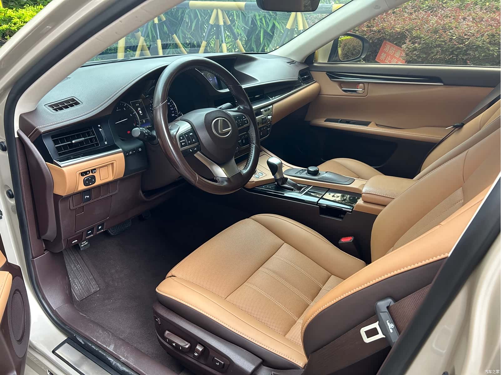 Lexus ES, 2017 8