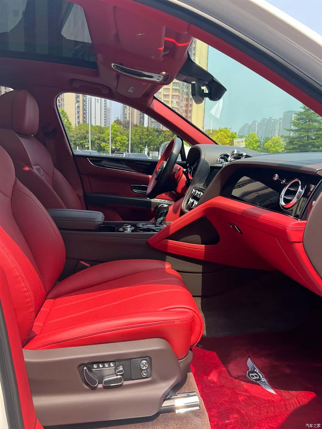 Bentley Bentayga, 2022 9