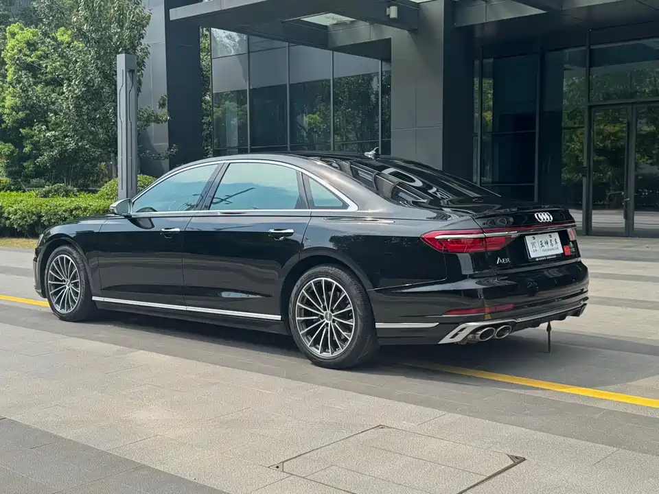 Audi A8