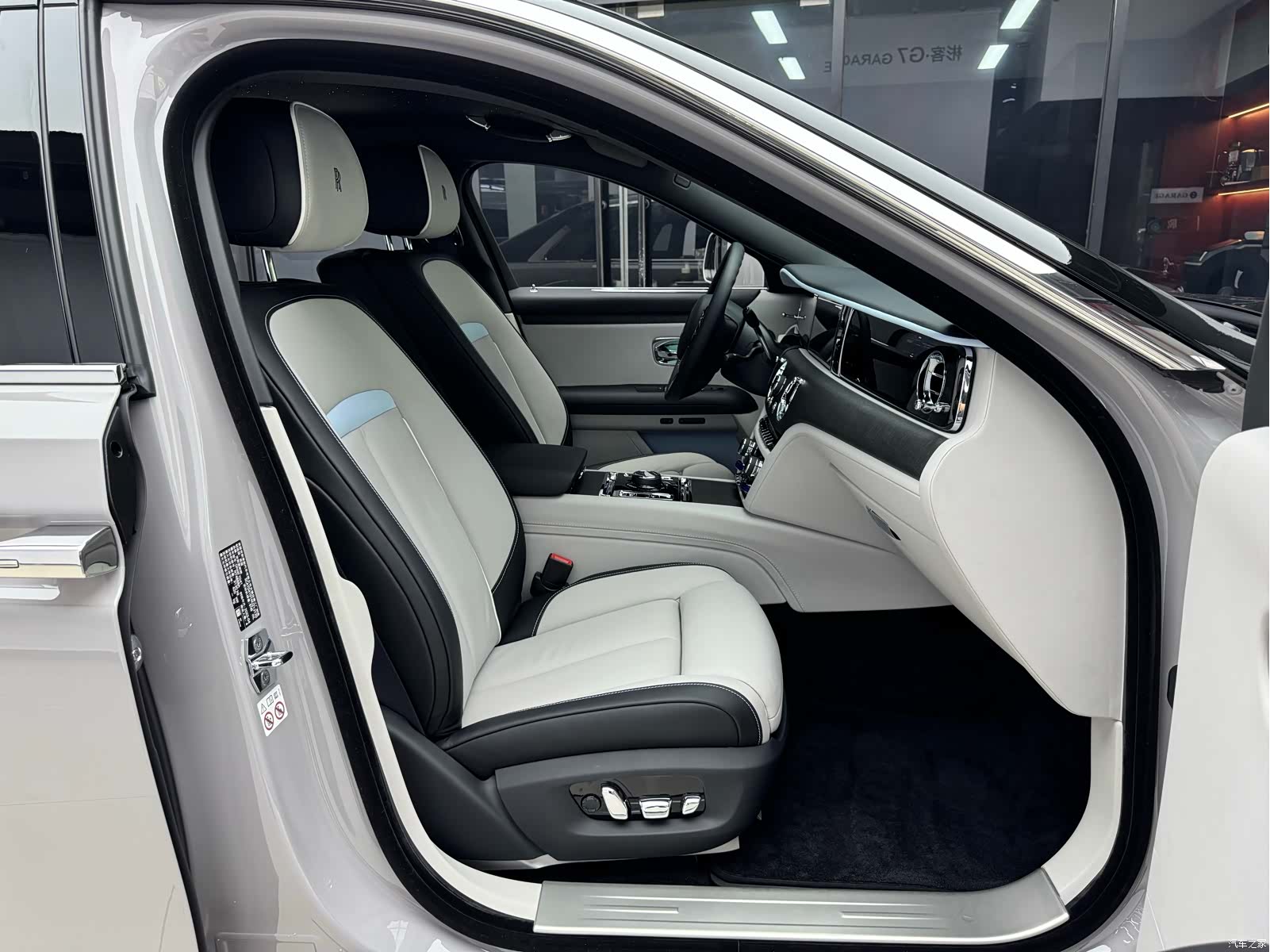 Rolls-Royce Ghost, 2023 13