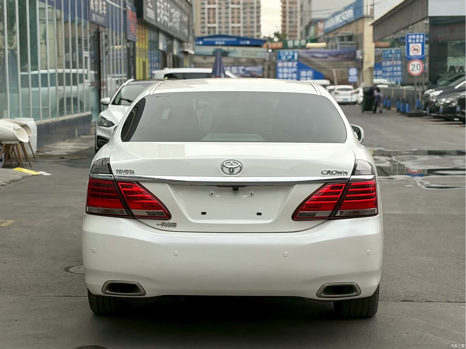 Toyota Crown, 2015 8