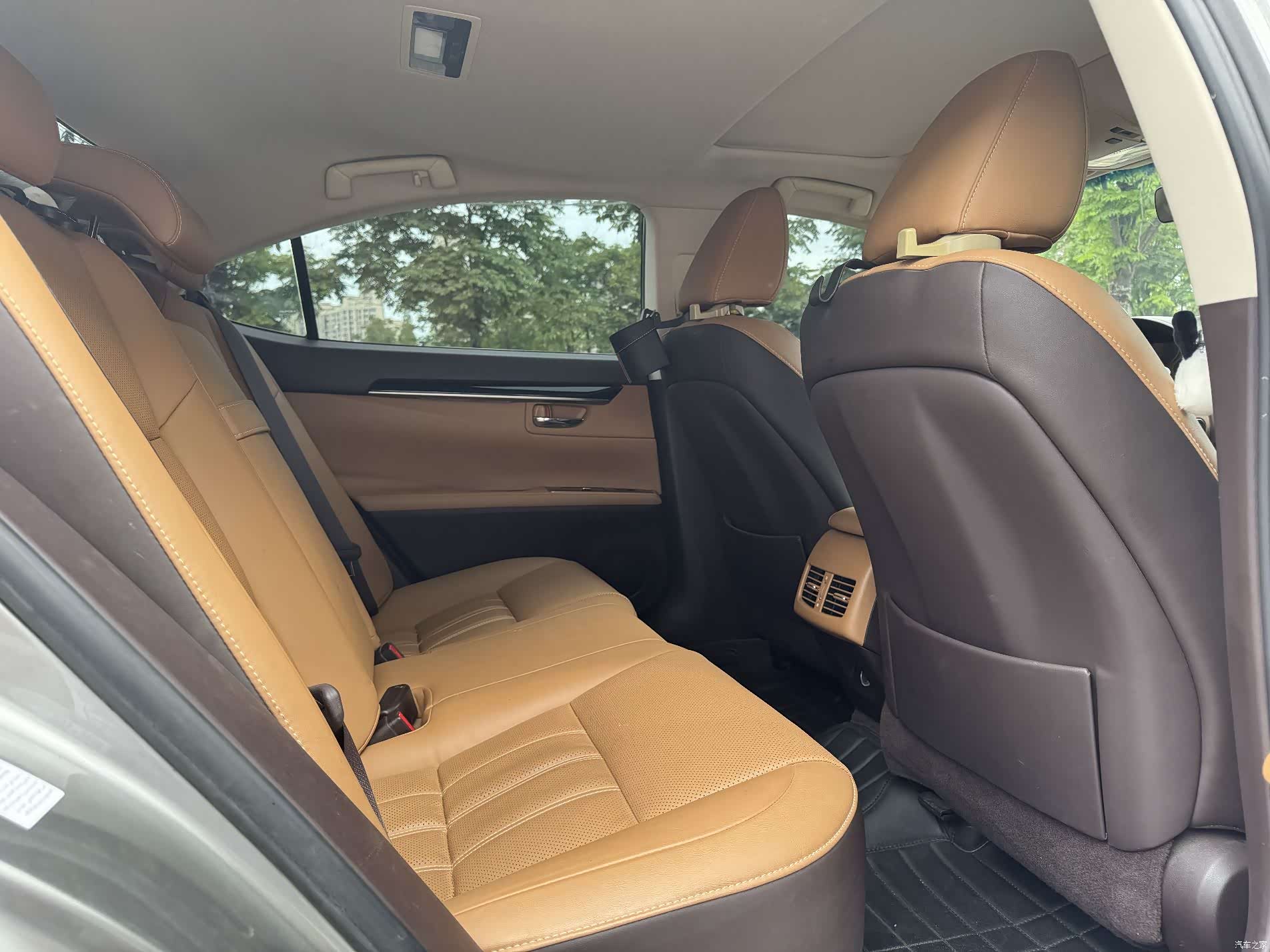 Lexus ES, 2016 12