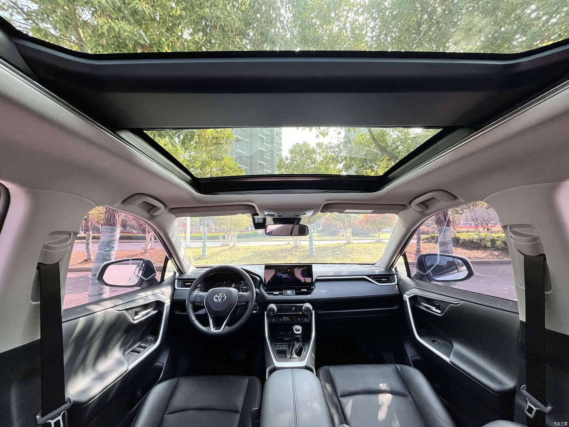 Toyota RAV4, 2024 14