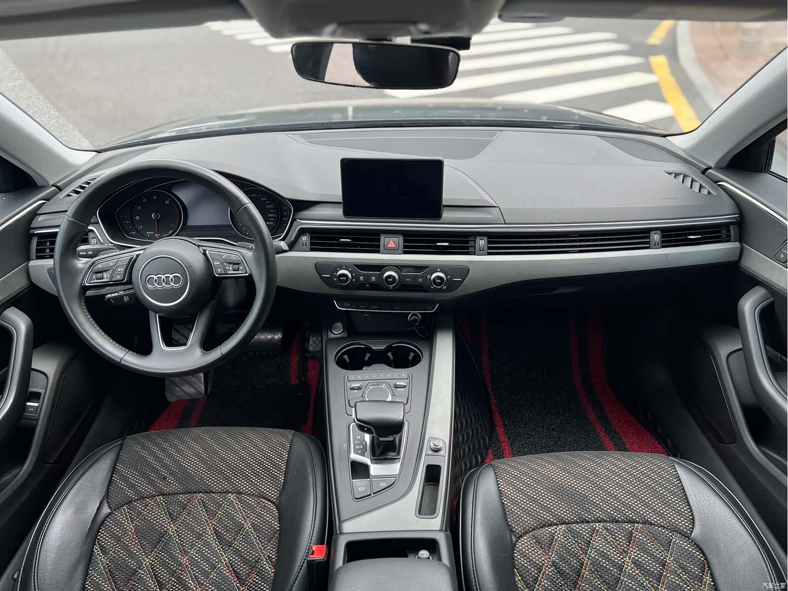 Audi A4L, 2020 все фото
