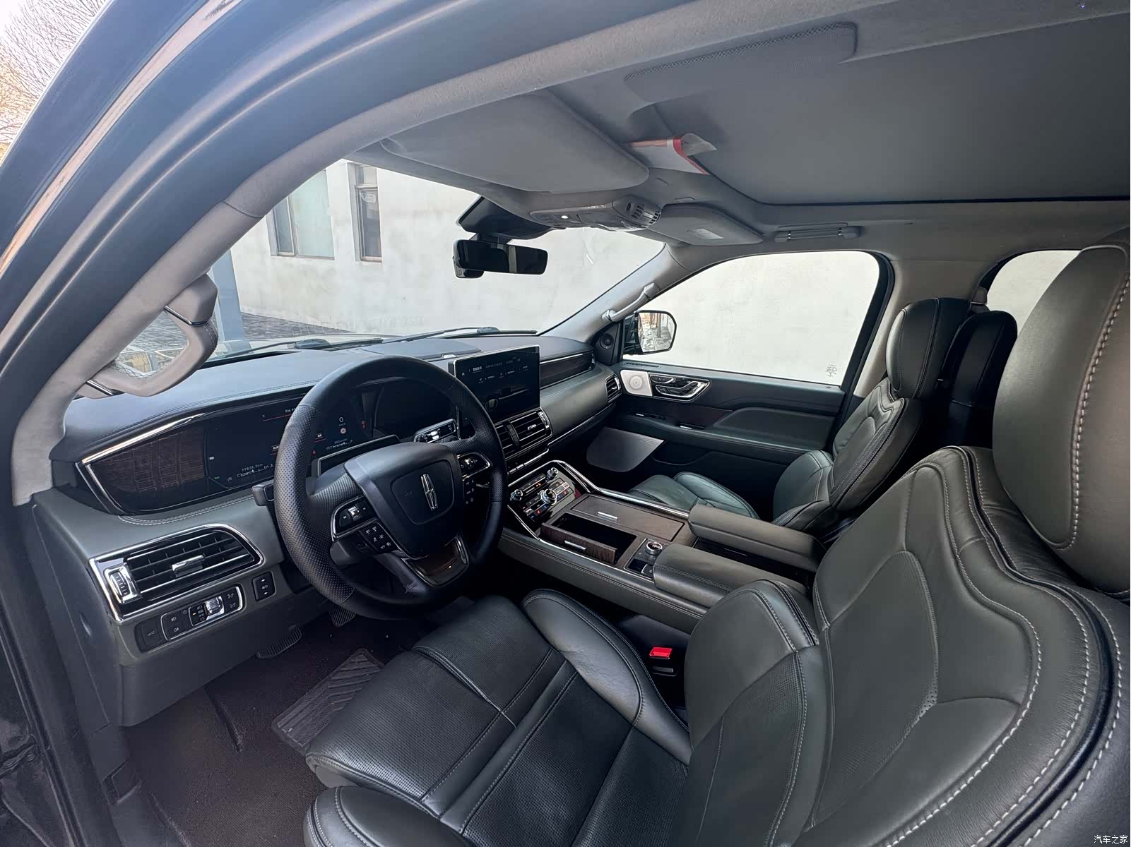 Lincoln Navigator, 2023 11
