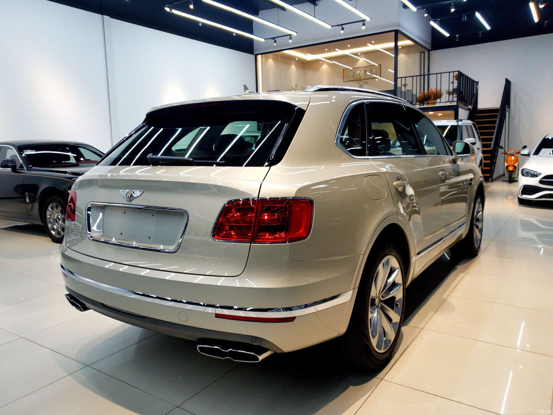 Bentley Bentayga, 2019 6
