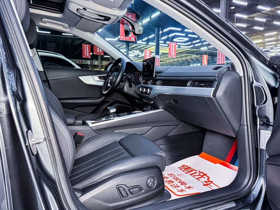 Audi A4L 2020, фото 8