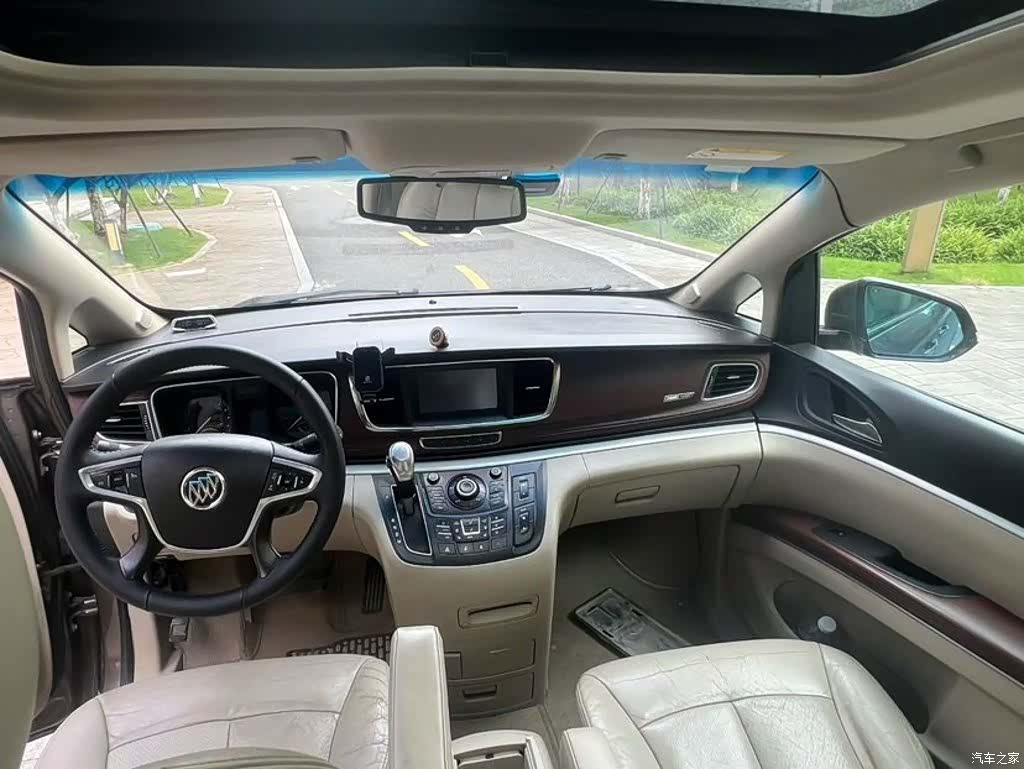 Buick GL8, 2014 4