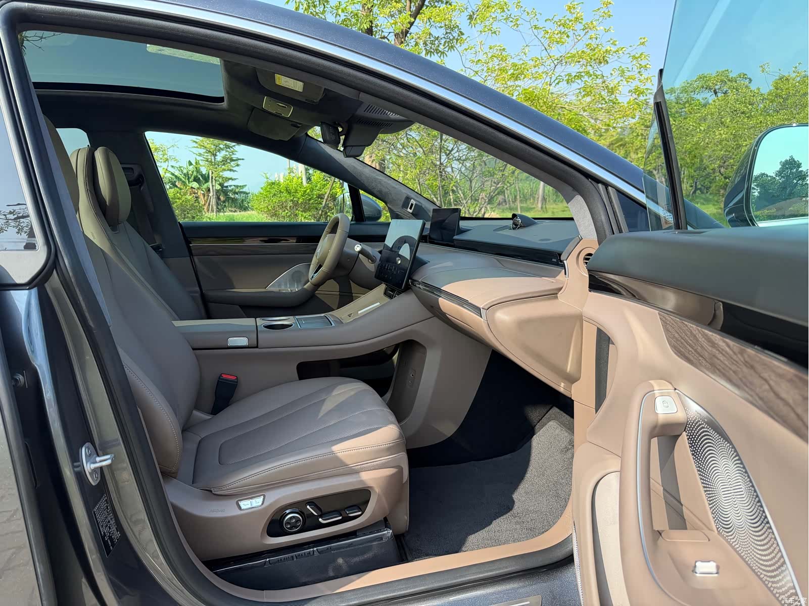 Luxeed R7, 2025 11