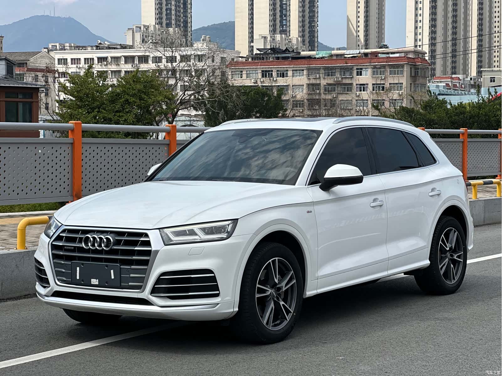 Audi Q5L, 2021 1