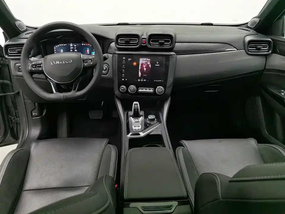 Lynk & Co 03
