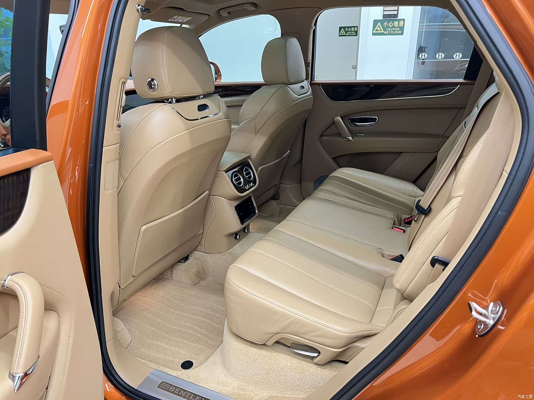 Bentley Bentayga, 2020 8