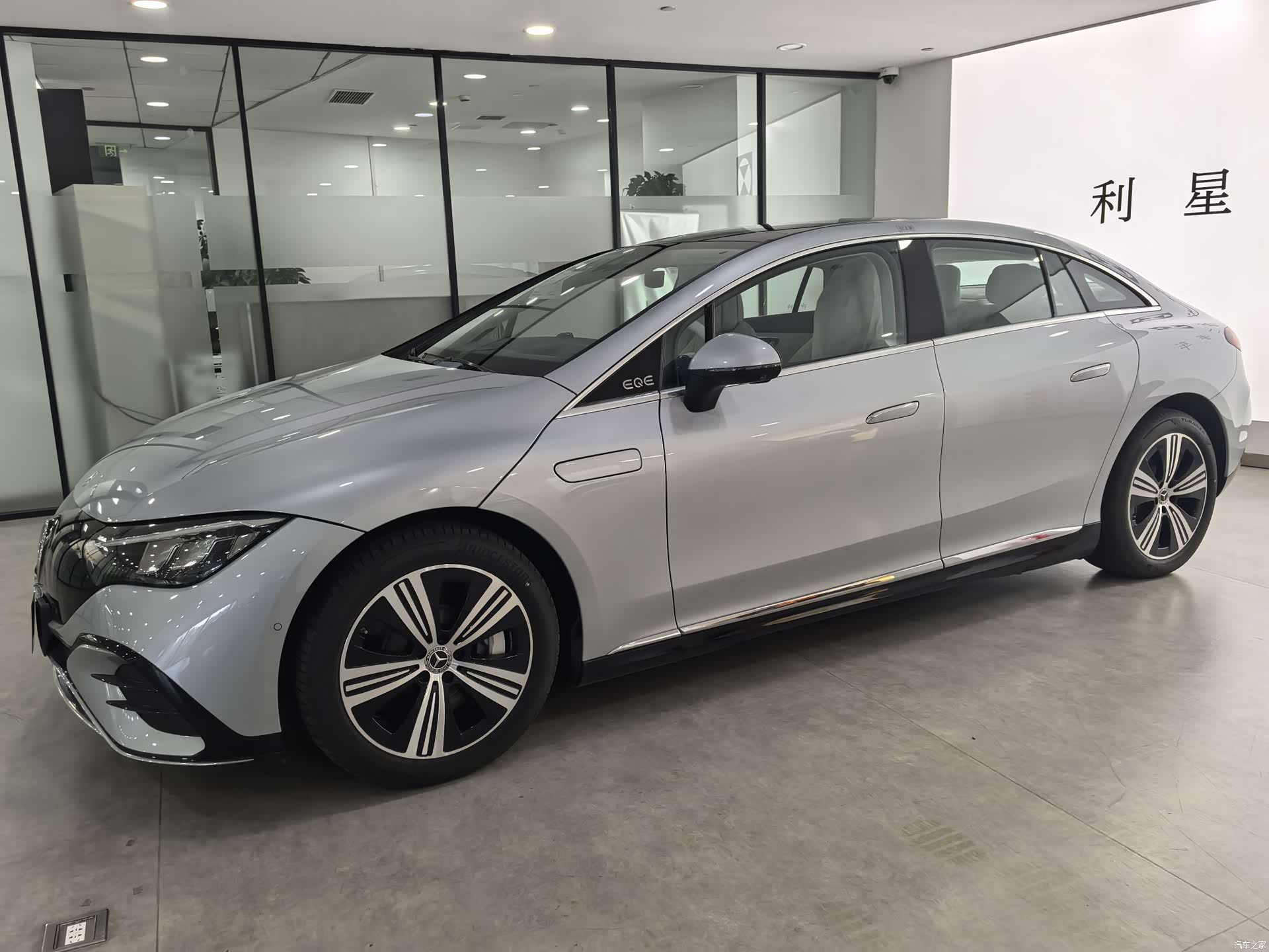 Mercedes-Benz EQE, 2025 2
