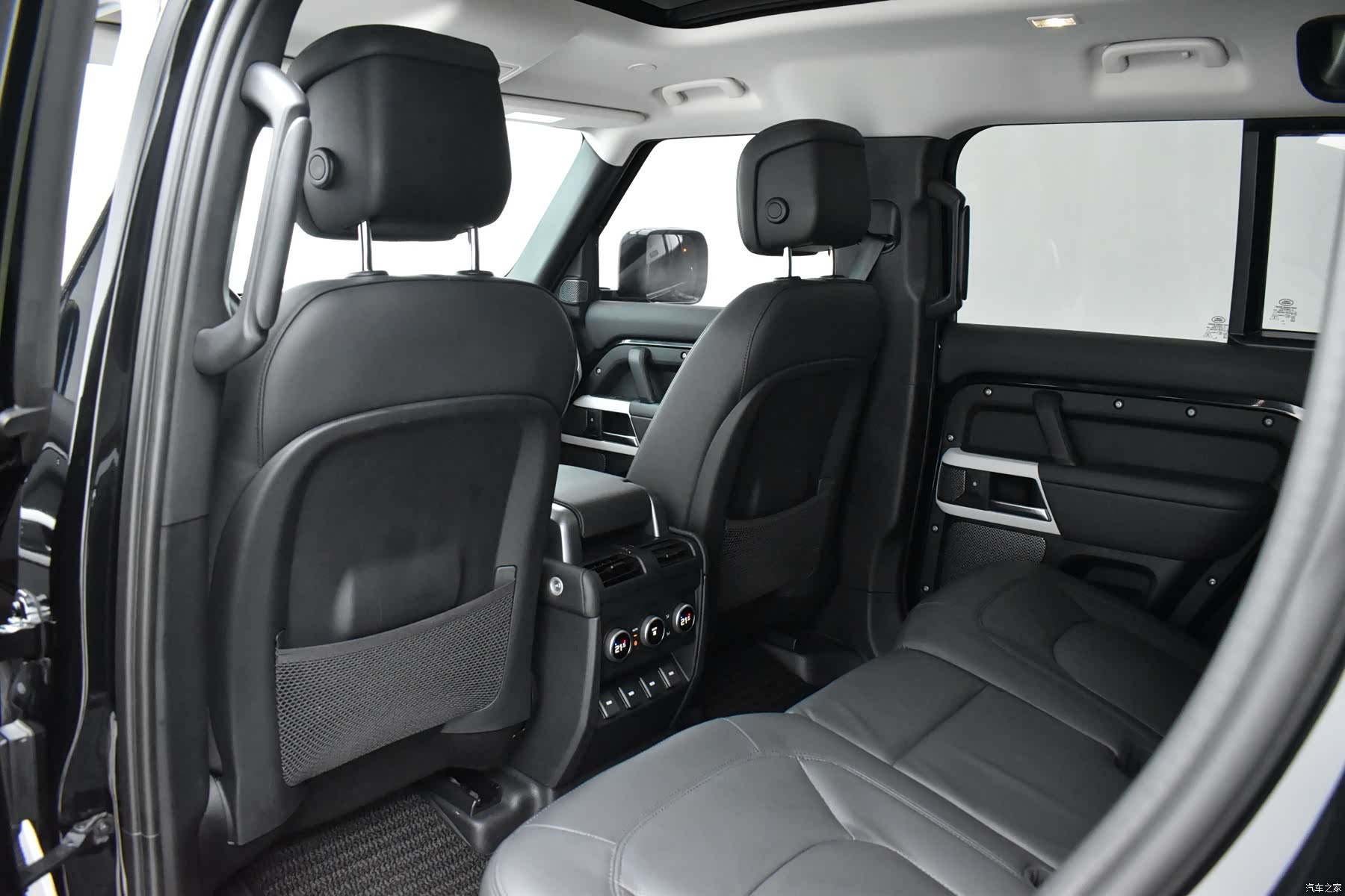 Land Rover Defender, 2023 20