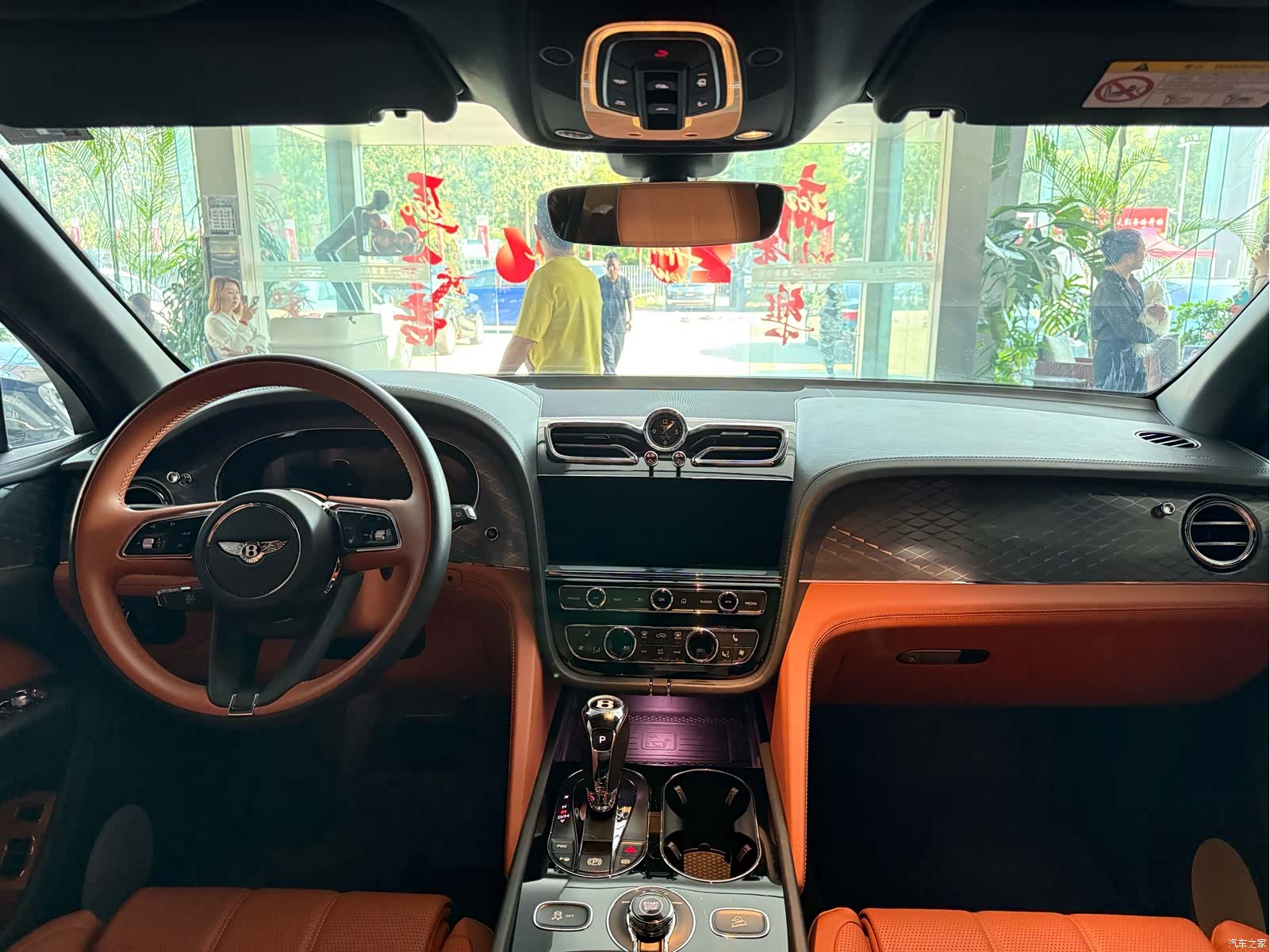 Bentley Bentayga, 2021 16