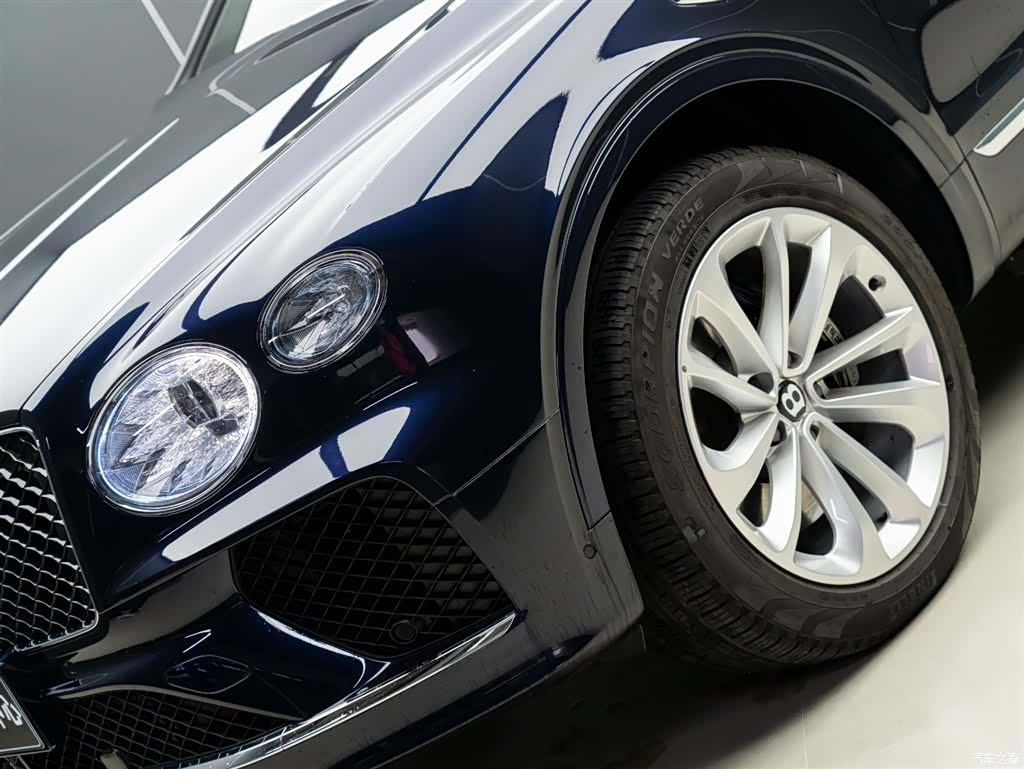 Bentley Bentayga, 2025 3