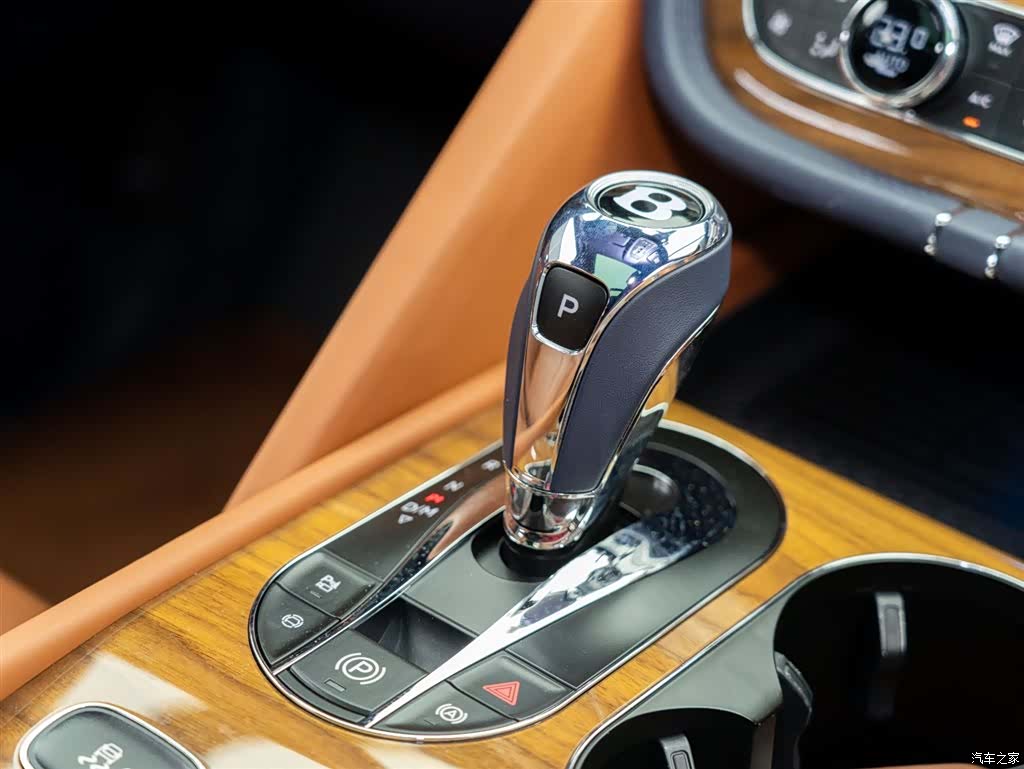 Bentley Bentayga, 2025 19