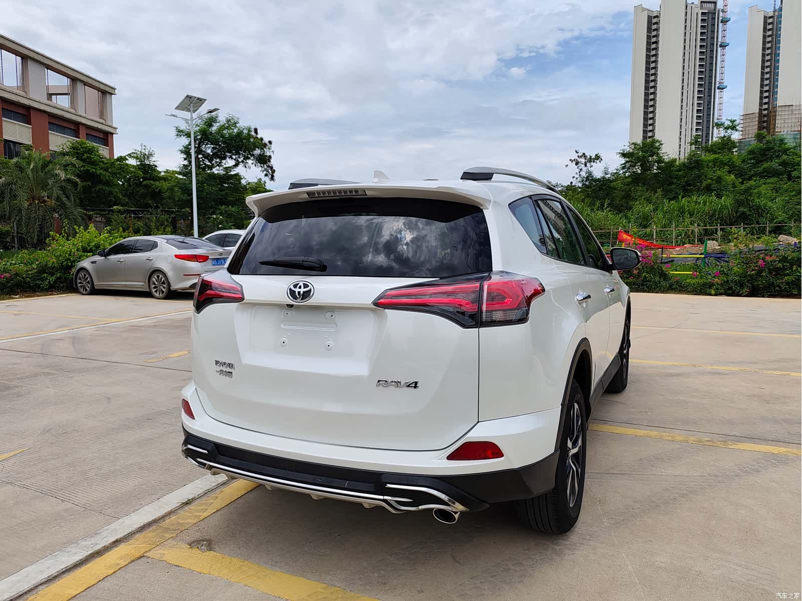 Toyota RAV4, 2016 все фото