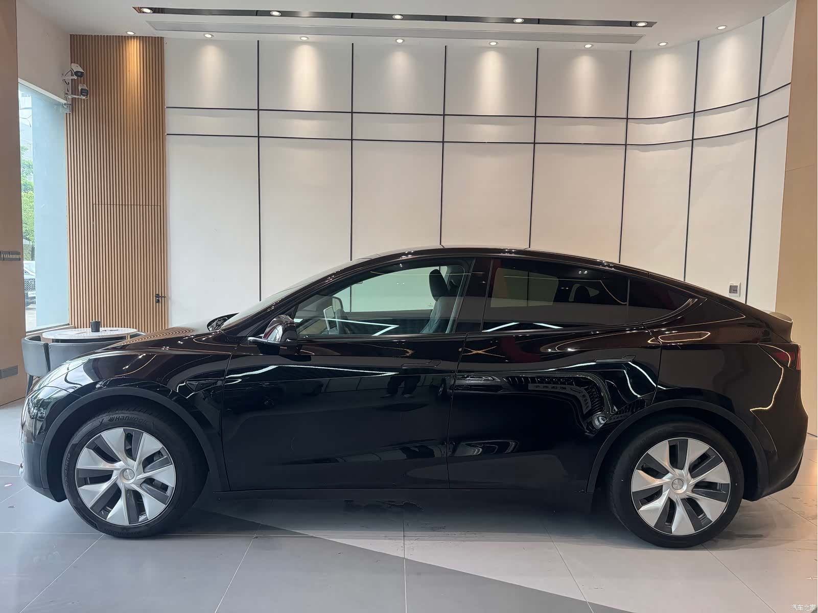 Tesla Model Y, 2023 4