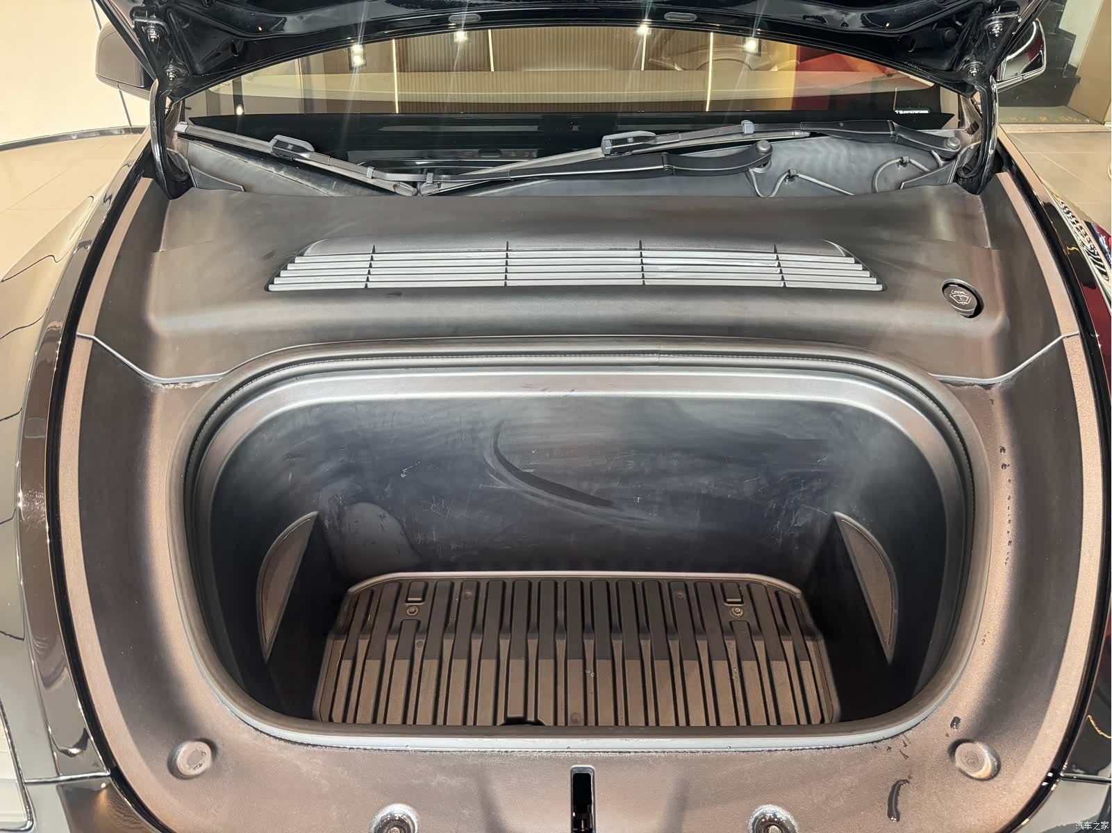 Tesla Model Y, 2023 14