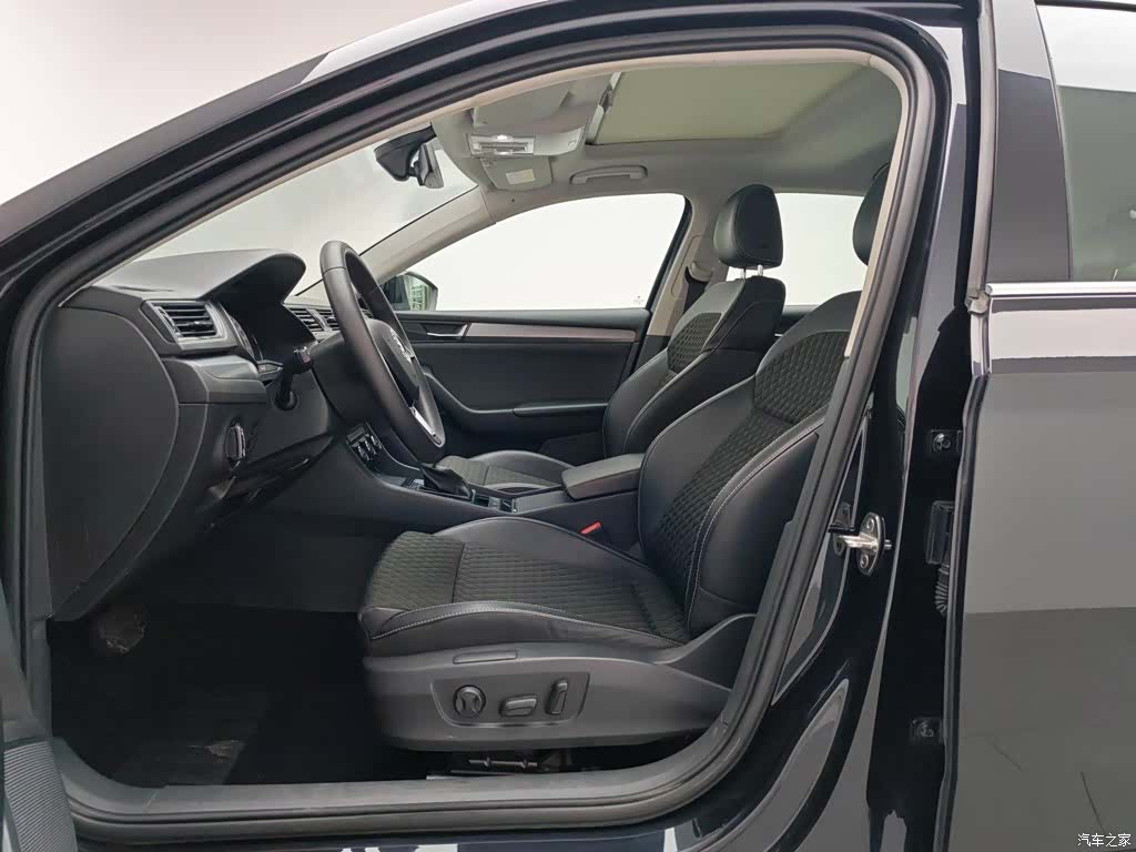 Skoda Superb, 2018 10