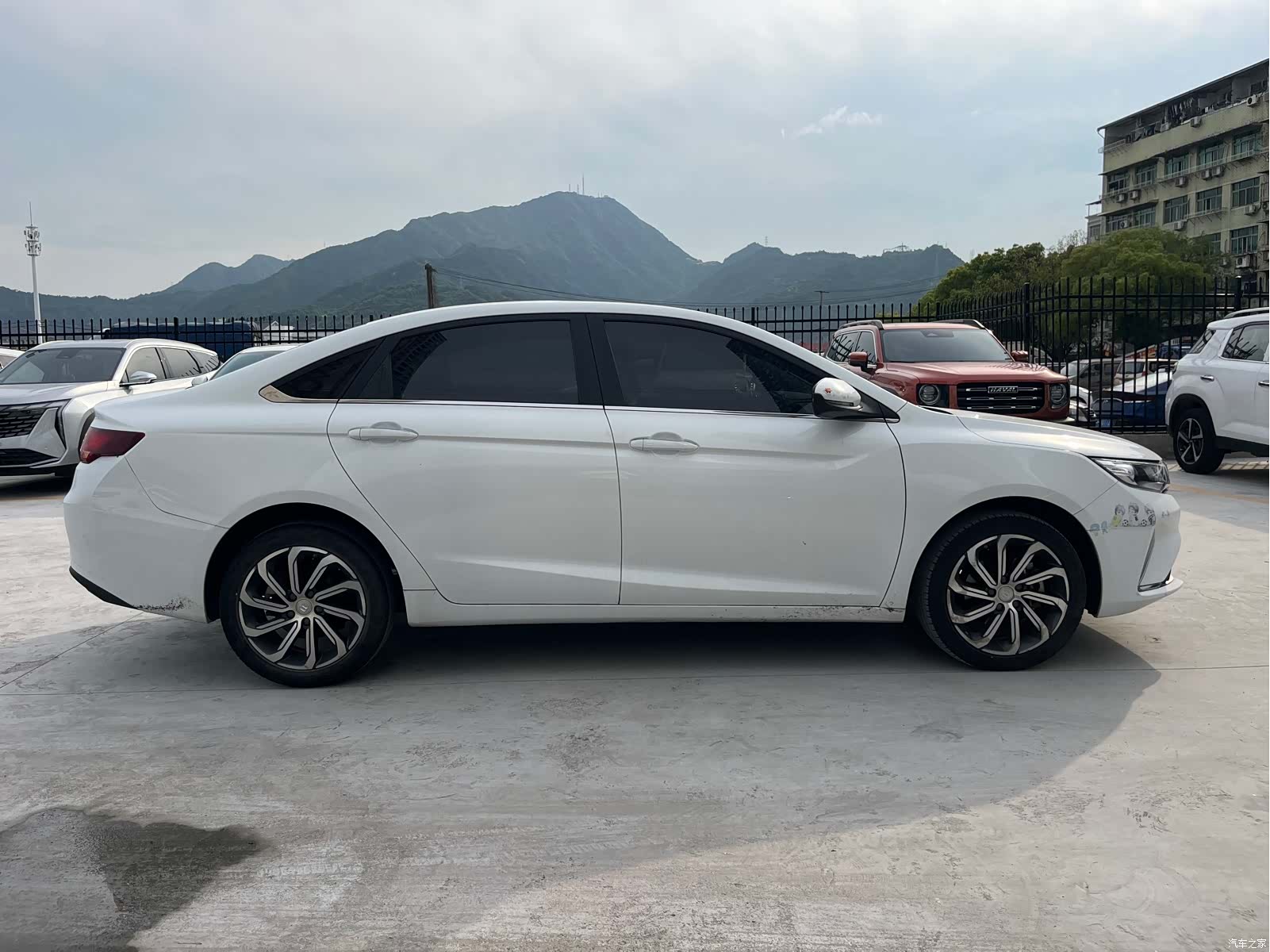 Geely Emgrand, 2021 4