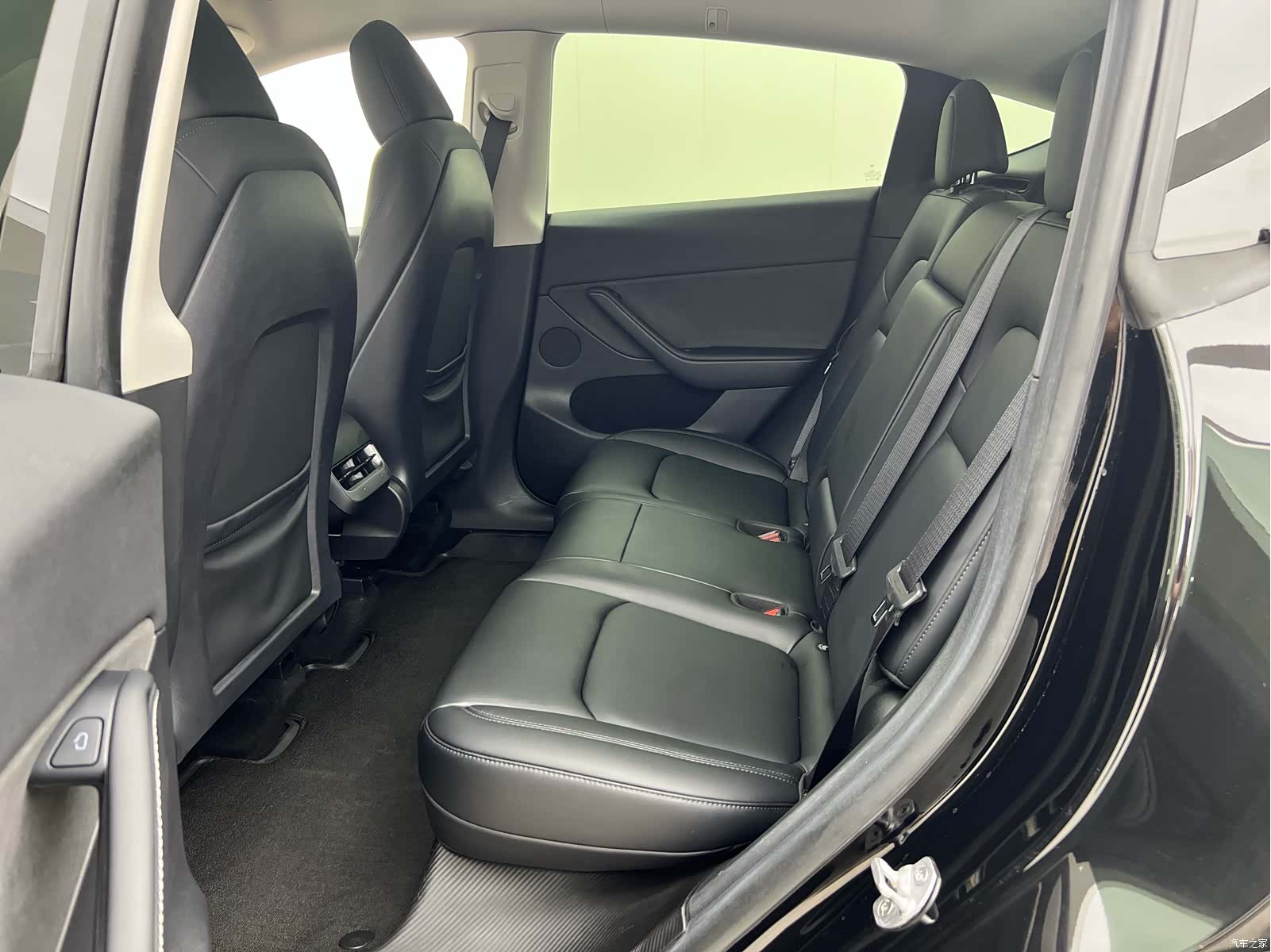 Tesla Model Y, 2023 13