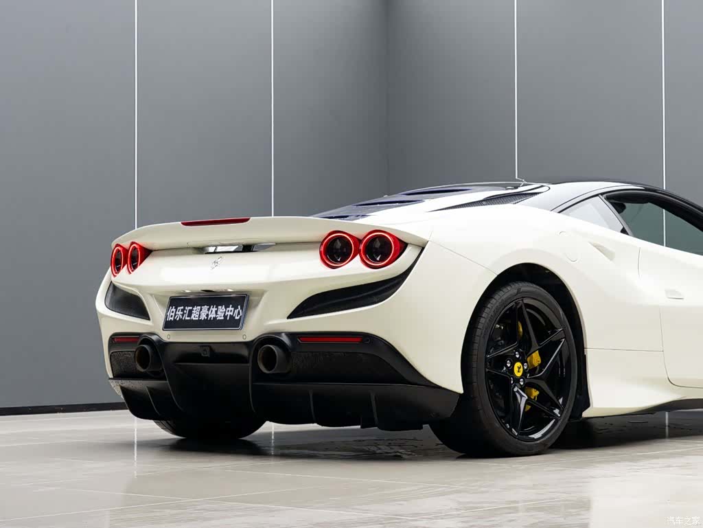 Ferrari F8, 2021 11