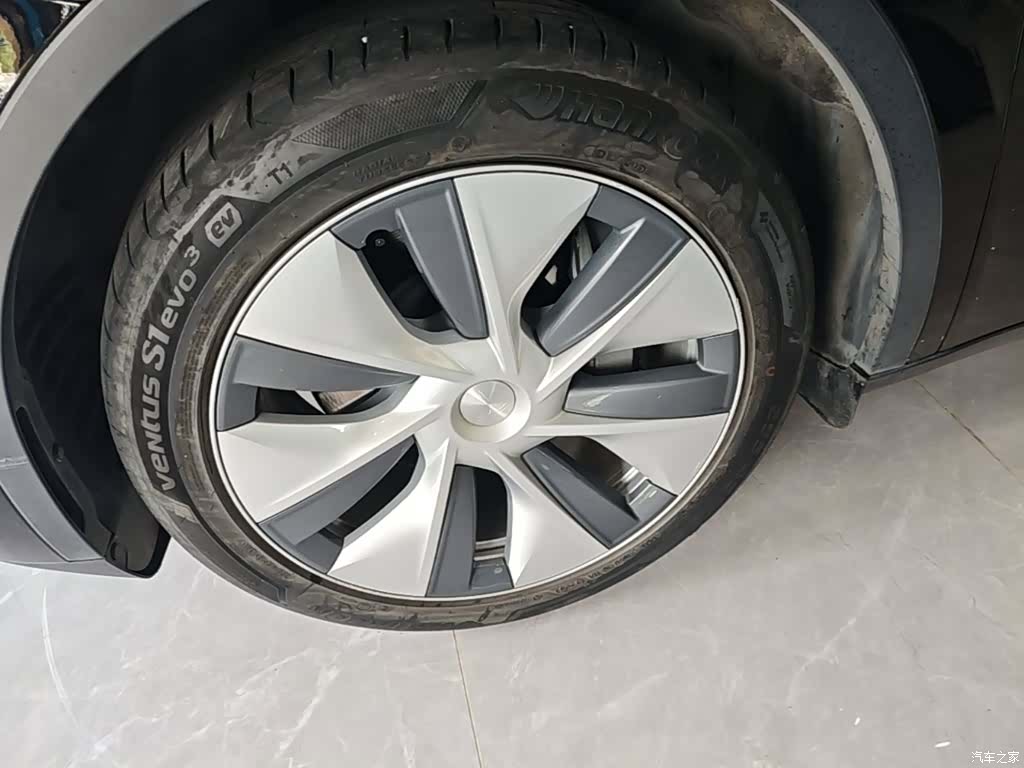 Tesla Model Y, 2023 23
