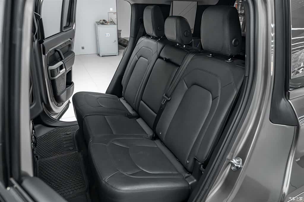 Land Rover Defender, 2024 23