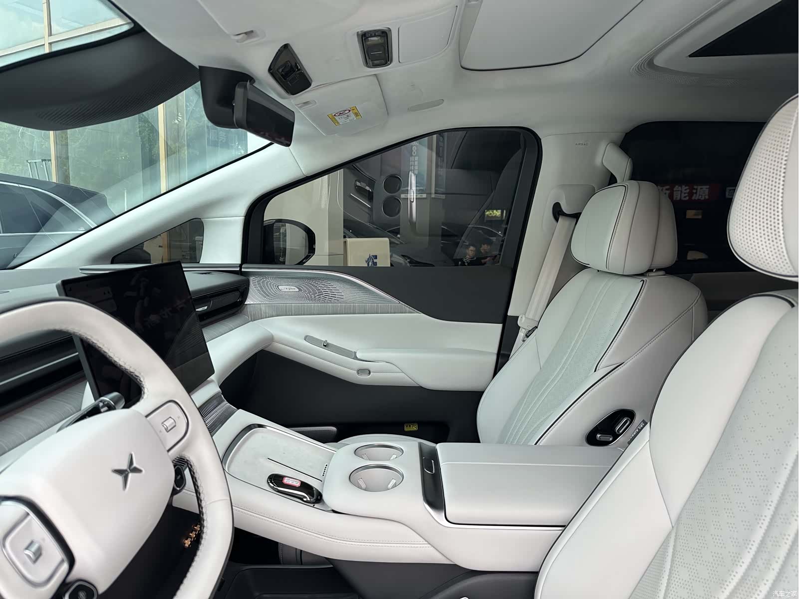 Xpeng X9, 2025 23